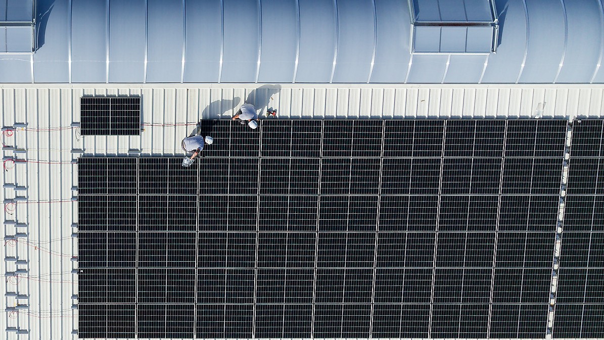 Toiture industrielle équipée de panneaux photovoltaïques destiné à la revente totale au Pays Basque